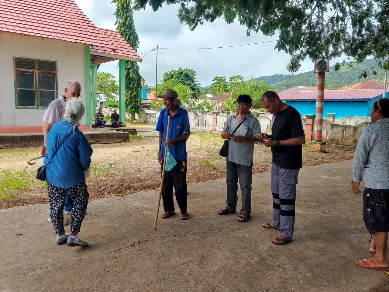 Unit Intelkam Polsek Serwaru Berikan Pelayanan Rutin Orang Asing  di Wilayah Hukumnya