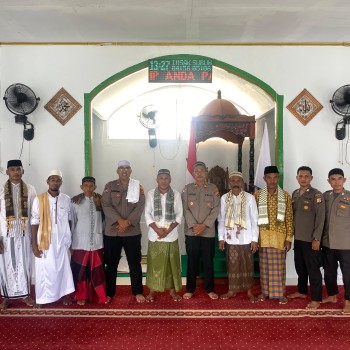 Melalui Mimbar Jumat, Sat Binmas Polres Maluku Tengah Gelar Jumat Curhat