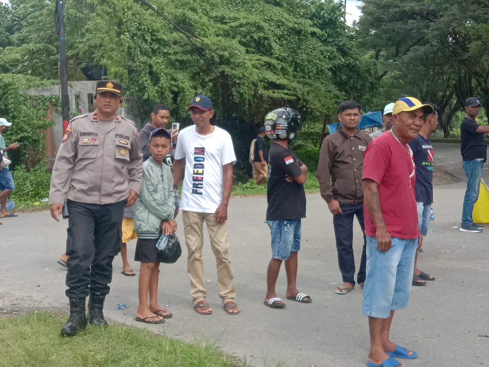 Polresta Ambon laksanakn pengamanan Gelaran Road Race Pattimura Open Championship 2025 di Negeri Passo