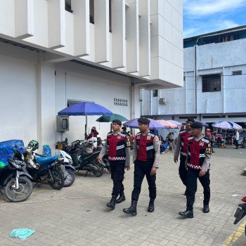 Sat Samapta Polresta Ambon Gelar Patroli di Pasar Mardika, Sampaikan Pesan Kamtibmas ke Warga