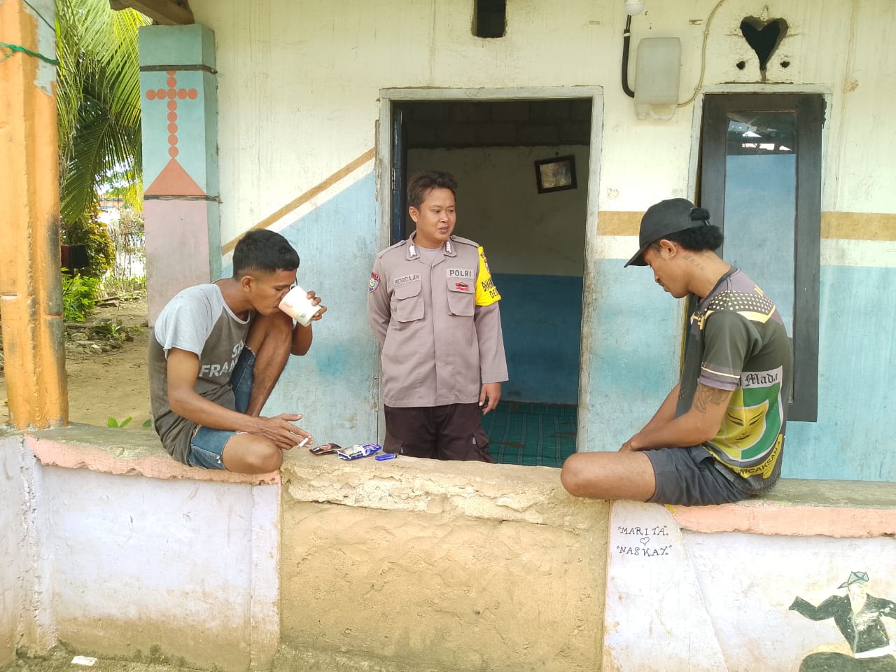 Bhabinkamtibmas Bripka Hendra Sambangi Warga Desa Elo, Minta Partisipasi Jaga Kamtibmas