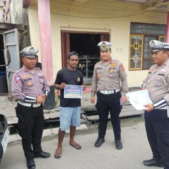 Satuan Lalulintas Polres Kepulauan Aru Berikan Sosialisasi kepada para supir truck tentang Over Dimensi dan Over Loading.