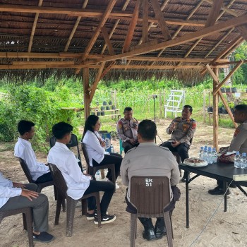 Dukung Ketahanan Pangan, Kapolres Maluku Barat Daya Mengecek Lahan Jagung Siap Panen