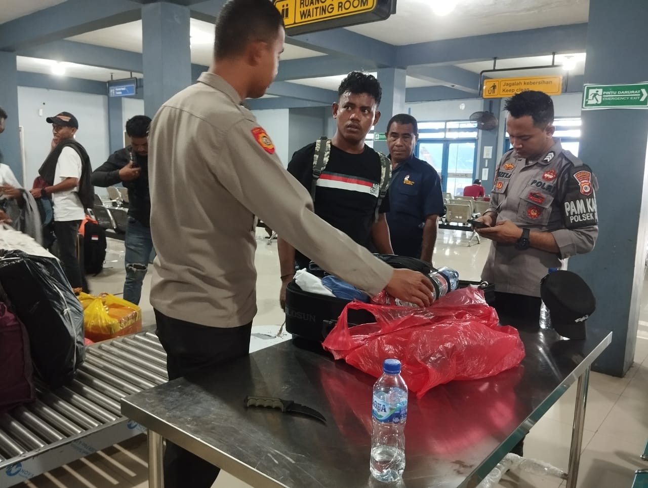 Polsek KPYS Amankan Miras Tradisional Saat KRYD di Pelabuhan Yos Sudarso Ambon