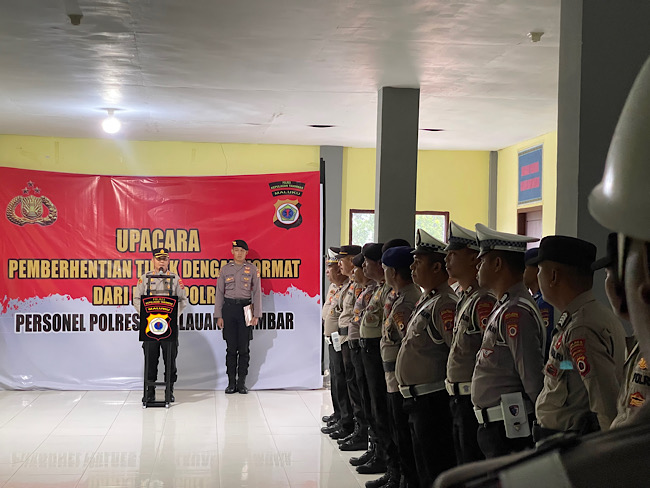 Secara in absentia, Kapolres Kepulauan Tanimbar pimpin upacara PTDH dua Personel