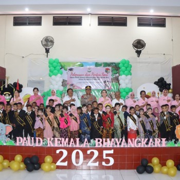 BERTINDAK SELAKU PENASEHAT YAYASAN, KAPOLRES KEPULAUAN ARU LEPAS SISWA PAUD KEMALA BHAYANGKARI TAHUN PELAJARAN 2024/2025.