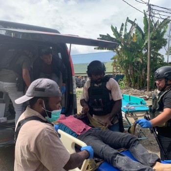 Dua Pekerja Sipil Bangunan Meninggal Dunia Ditembak KKB, Satgas Ops Damai Cartenz Sigap Lakukan Pengejaran dan Evakuasi Korban