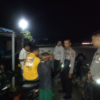 Polsek Salahutu Gelar Patroli Malam, Ajak Warga Aktif Jaga Kamtibmas