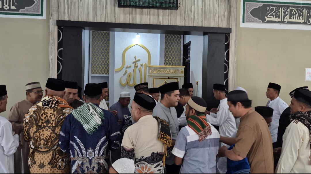 Kapolres SBT Laksanakan Shalat Ied di Masjid At-Taqwa