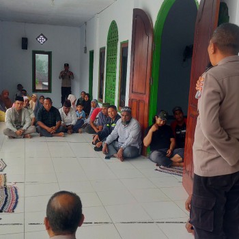 Kembali Sat Binmas Polres Maluku Tengah Laksanakan Jumat Curhat Di Kelurahan Letwaru