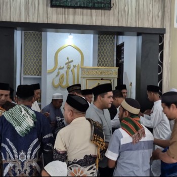 Kapolres SBT Laksanakan Shalat Ied di Masjid At-Taqwa