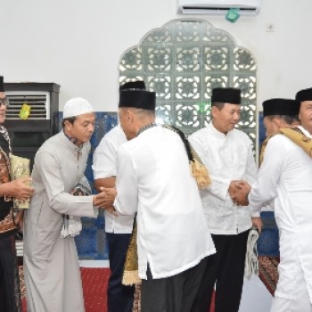 Wakapolda Maluku Shalat Idul Adha di Masjid At-Taqwa