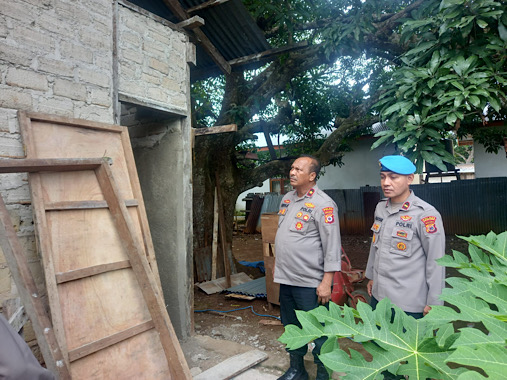 Wakapolres Kepulauan Tanimbar pantau perkembangan bedah rumah, sambut hari Bhayangkara ke-79