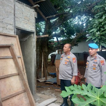 Wakapolres Kepulauan Tanimbar pantau perkembangan bedah rumah, sambut hari Bhayangkara ke-79