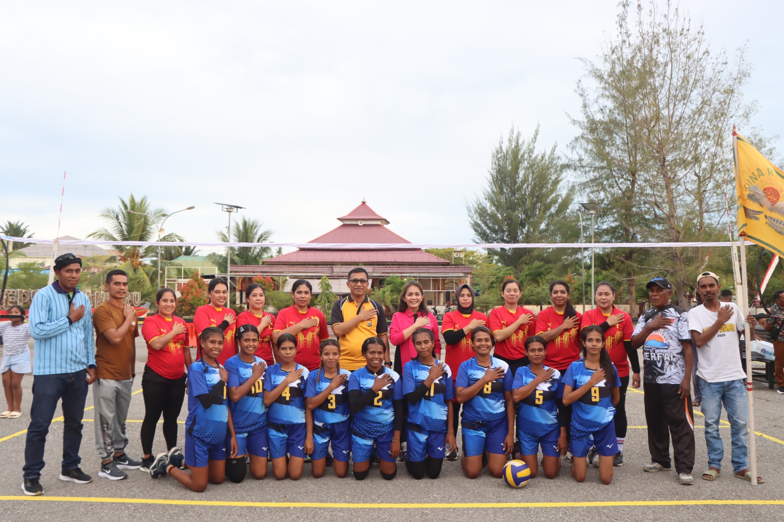 Kapolres Kepulauan Aru Membuka Turnamen Bola Voli dalam Rangka HUT Bhayangkara ke-79