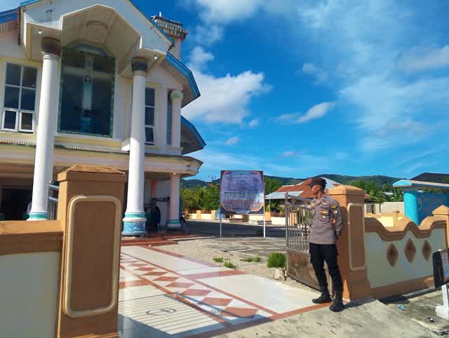 Polsek Serwaru Hadir Berikan Rasa Aman, Makmurkan Tempat Ibadah Pada wilayah hukum Polsek Serwaru