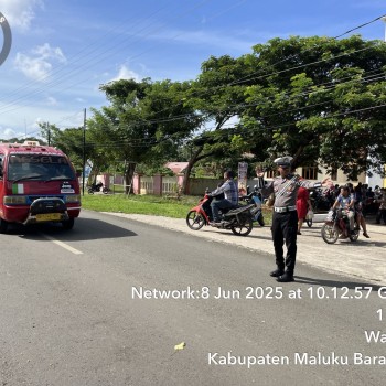 Personil Sat Lantas Polres MBD Gatur Jalan, Ciptakan Rasa Aman Bagi Jemaat Saat Beribadah