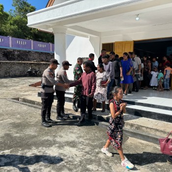 Polsek Wetar Hadir Maksimalkan Pengamanan Ibadah Minggu Umat Kristiani pada wilayah hukum Polsek Wetar