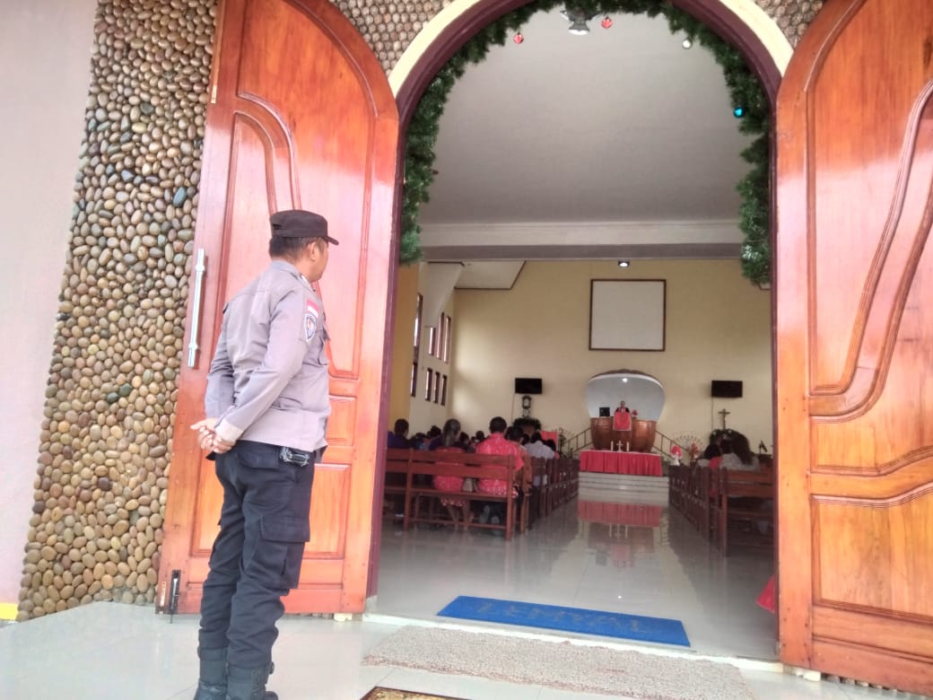 Polsek Babar Timur Gelar Pengamanan, Kondusifkan Kamtibmas bagi Jemaat Beribadah
