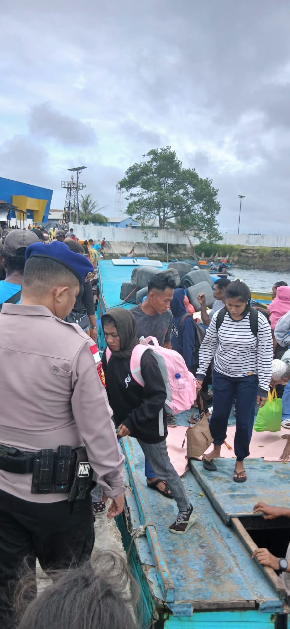 PASTIKAN PELAYARAN MASYARAKAT AMAN, SATUAN POLAIR POLRES KEPULAUAN ARU LAKUKAN PATROLI SAMBANG.