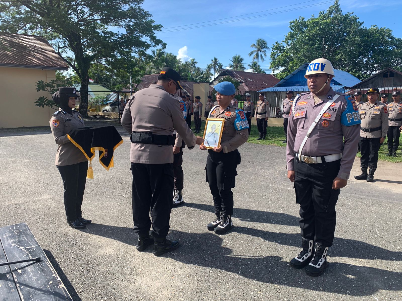 Kapolres Buru Selatan Pimpin Upacara PTDH Terhadap Personel Yang Melakukan Pelanggaran Kode Etik