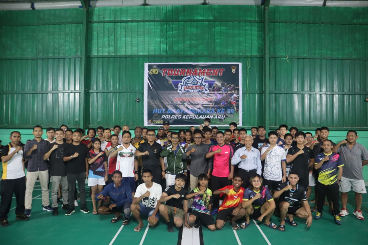 Kapolres Kepulauan Aru Membuka Tournament Badminton Dalam Rangka Menyambut Hari Bhayangkara Ke-79