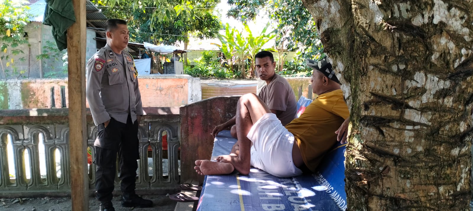 Kembali Jaga Silaturahmi, Bhabinkamtibmas Polsek Amahai Laksanakan Sambang
