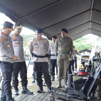 Wakapolda Maluku Apresiasi Perawatan dan Kelengkapan Kendaraan Brimob