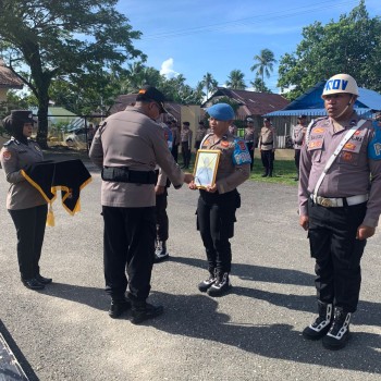 Kapolres Buru Selatan Pimpin Upacara PTDH Terhadap Personel Yang Melakukan Pelanggaran Kode Etik