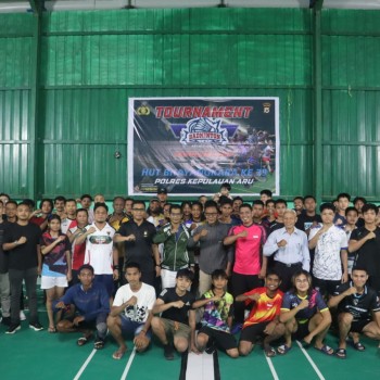 Kapolres Kepulauan Aru Membuka Tournament Badminton Dalam Rangka Menyambut Hari Bhayangkara Ke-79