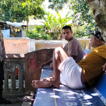 Kembali Jaga Silaturahmi, Bhabinkamtibmas Polsek Amahai Laksanakan Sambang