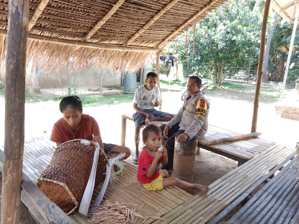 Bhabinkamtibmas Aipda Jennia Sosialisasi Kamtibmas Kepada Masyarakat