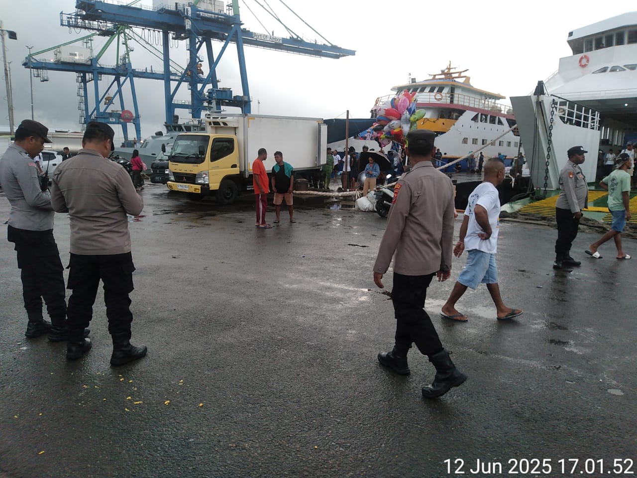 Pengamanan di Pelabuhan Slamet Riyadi: KMP Cantika Lestari 8A Oleh Personil Polsek KPYS