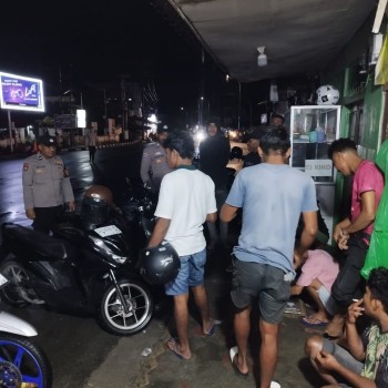 Patroli Dini Hari, Polsek Baguala Imbau Warga Hindari Aktivitas Nongkrong Larut Malam