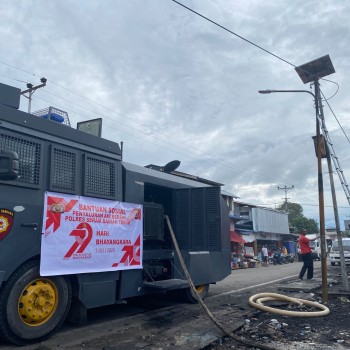 Jelang Hari Bhayangkara ke-79, Polres SBT Laksanakan Bakti Sosial Penyaluran Air Bersih