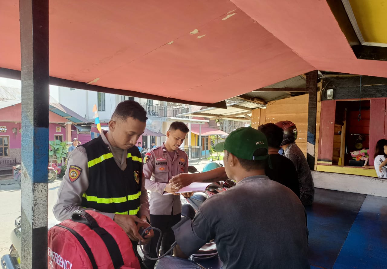 Polres Buru Selatan Gelar Bakti Kesehatan Dalam Rangka Hari Bhayangkara Ke-79 Sasaran Pengemudi Ojek Dan Masyarakat Umum