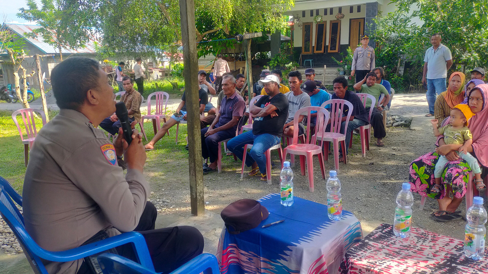 Curhat Warga Negeri Haruru, Apa yang Mereka Sampaikan ke Polisi?