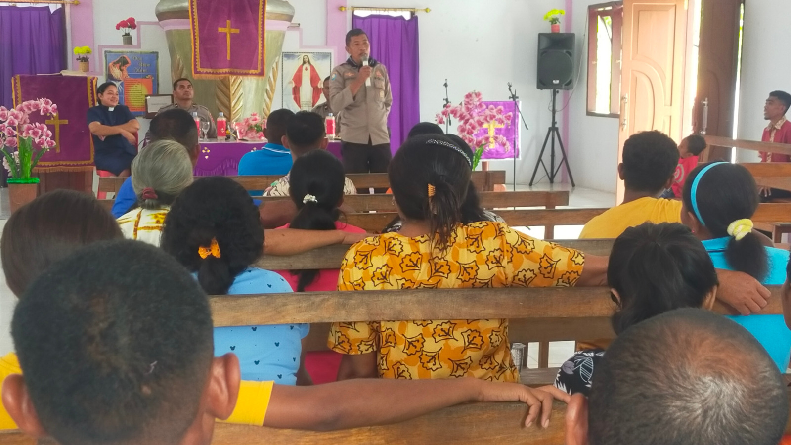 Di Balik Senyum Warga Ulahahan, Terungkap Kisah di Minggu Kasih