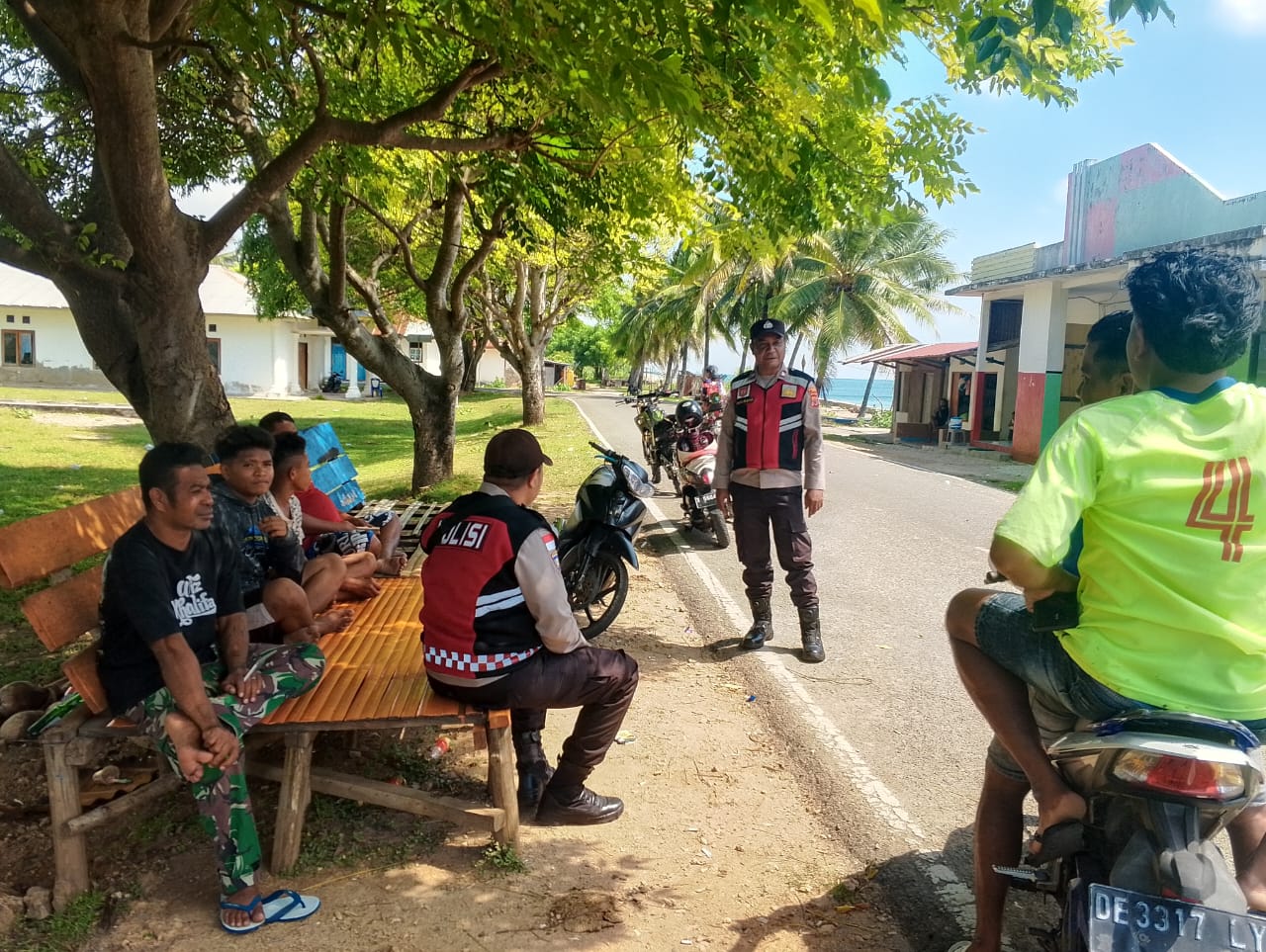Polsek Serwaru Optimalkan Patroli Cipta Kondisi, Tekankan Warga Pentingnya Jaga Kamtibmas di Desa