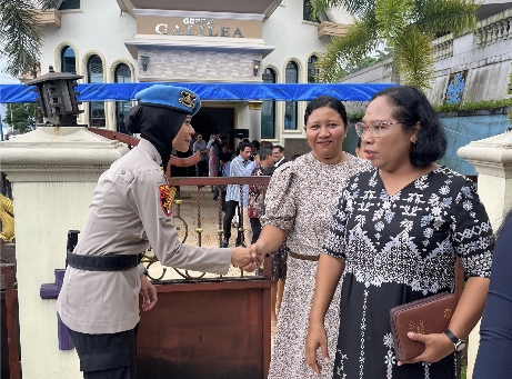 Polwan Polda Maluku Amankan Ibadah Umat Kristiani di Sejumlah Gereja di Ambon Wujud Nyata Toleransi Beragama
