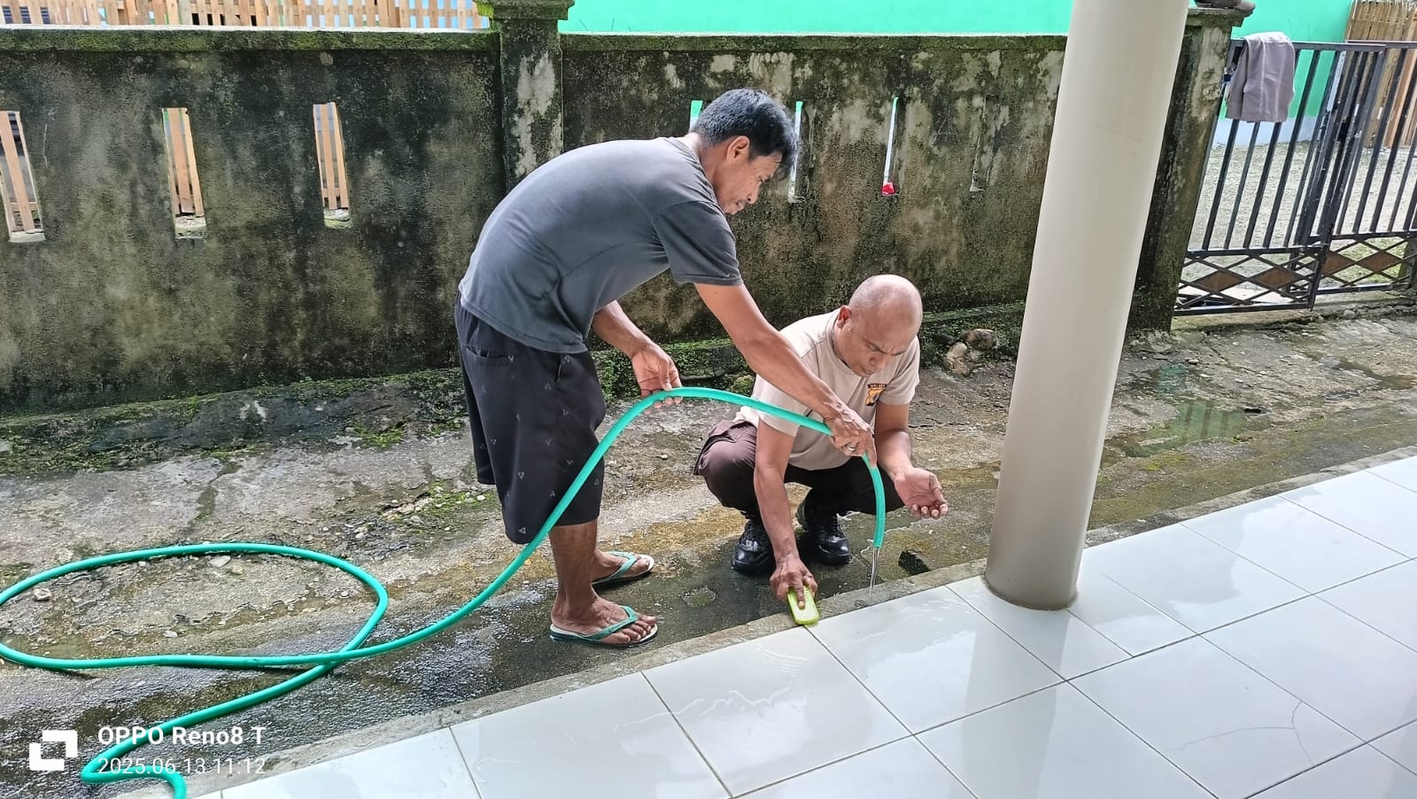 Polsek Waesama Gelar Bakti Religi, Sambut Hari Bhayangkara Ke-79 Kunjungi Masjid Baitul Makmur