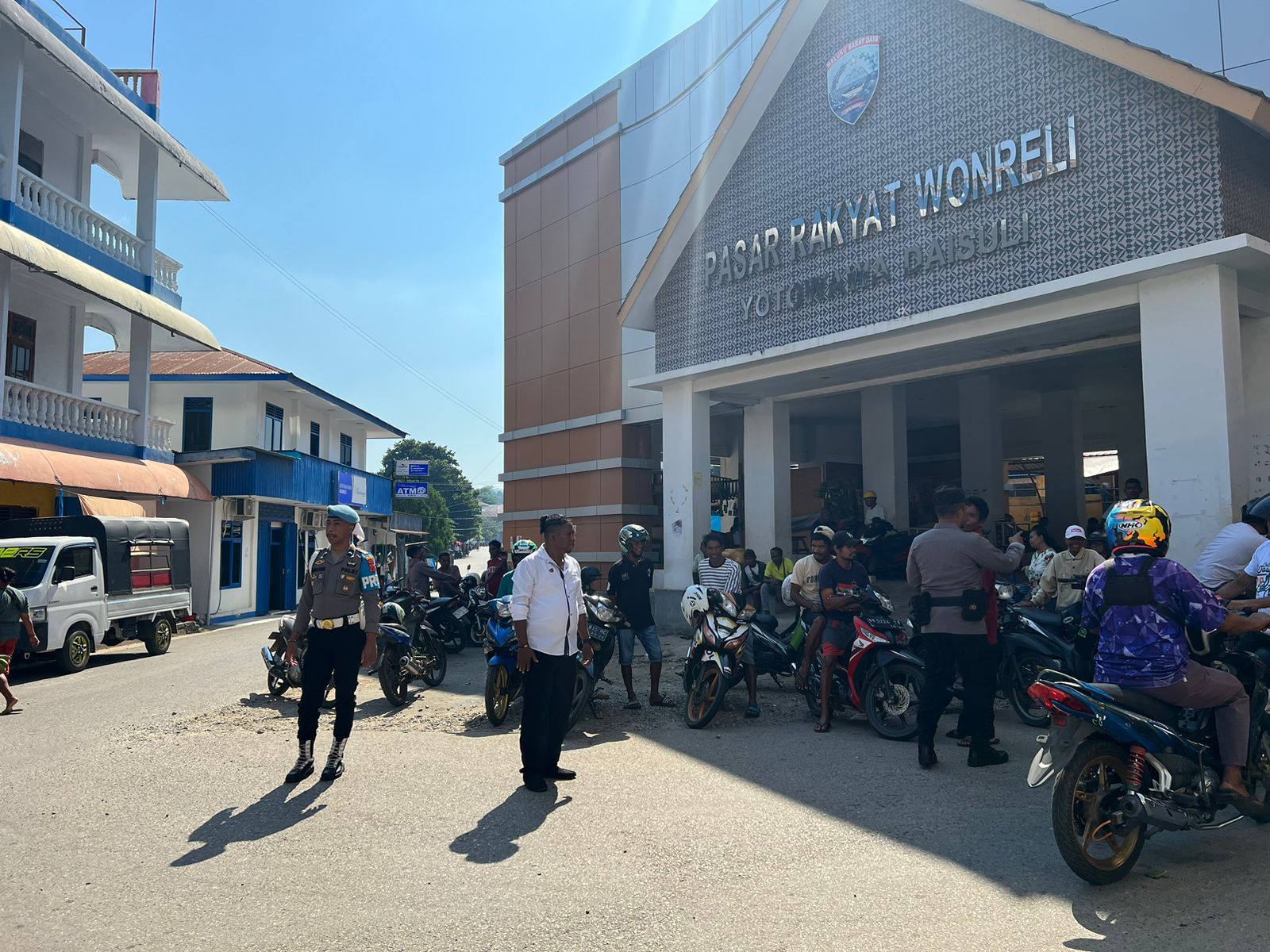 Polsek Kisar Gelar Patroli, Pantau Aktifitas Warga Wujudkan Kondusifitas Kamtibmas