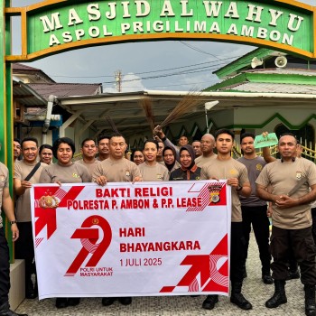 Personel Polresta Ambon dan Polsek Jajaran Gelar Bakti Religi di Tempat Ibadah Jelang Hari Bhayangkara ke-79