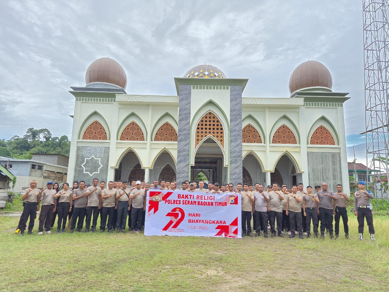 Jelang Hari Bhayangkara ke-79, Polres SBT Laksanakan Bakti Religi di Masjid Bula