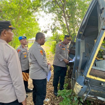 Wakapolres Kepulauan Tanimbar pimpin pemeriksaan kendaraan Dinas yang sudah tidak layak