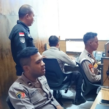 Pastikan layanan darurat berjalan optimal, Seksi TIK Polres Kepulauan Tanimbar lakukan pemeliharaan perangkat Call Center 110