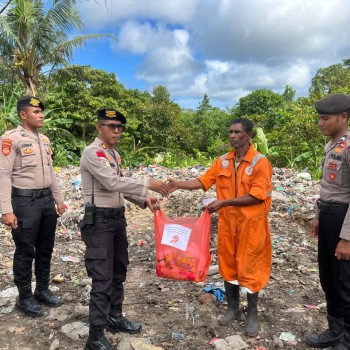 JELANG HARI BHAYANGKARA KE-79, SATUAN SAMAPTA POLRES KEPULAUAN ARU BAGI BANSOS