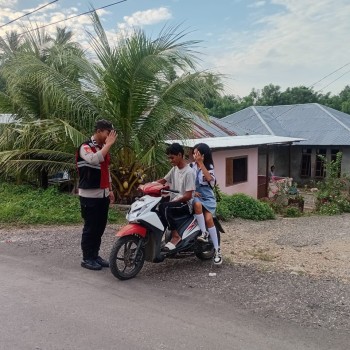Polsek Wetar Maksimalkan Gatur Jalan, Minta Warga Gunakan Helm Saat Berkendara