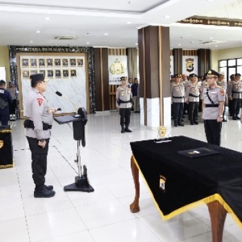 Kapolda Pimpin Upacara Serah Terima Jabat Wakapolda Maluku