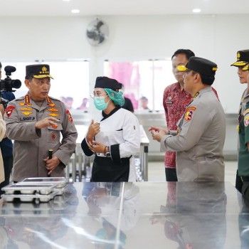 Kapolri Tinjau SPPG Polda Bali, Pastikan Dukung Program MBG Pemerintah